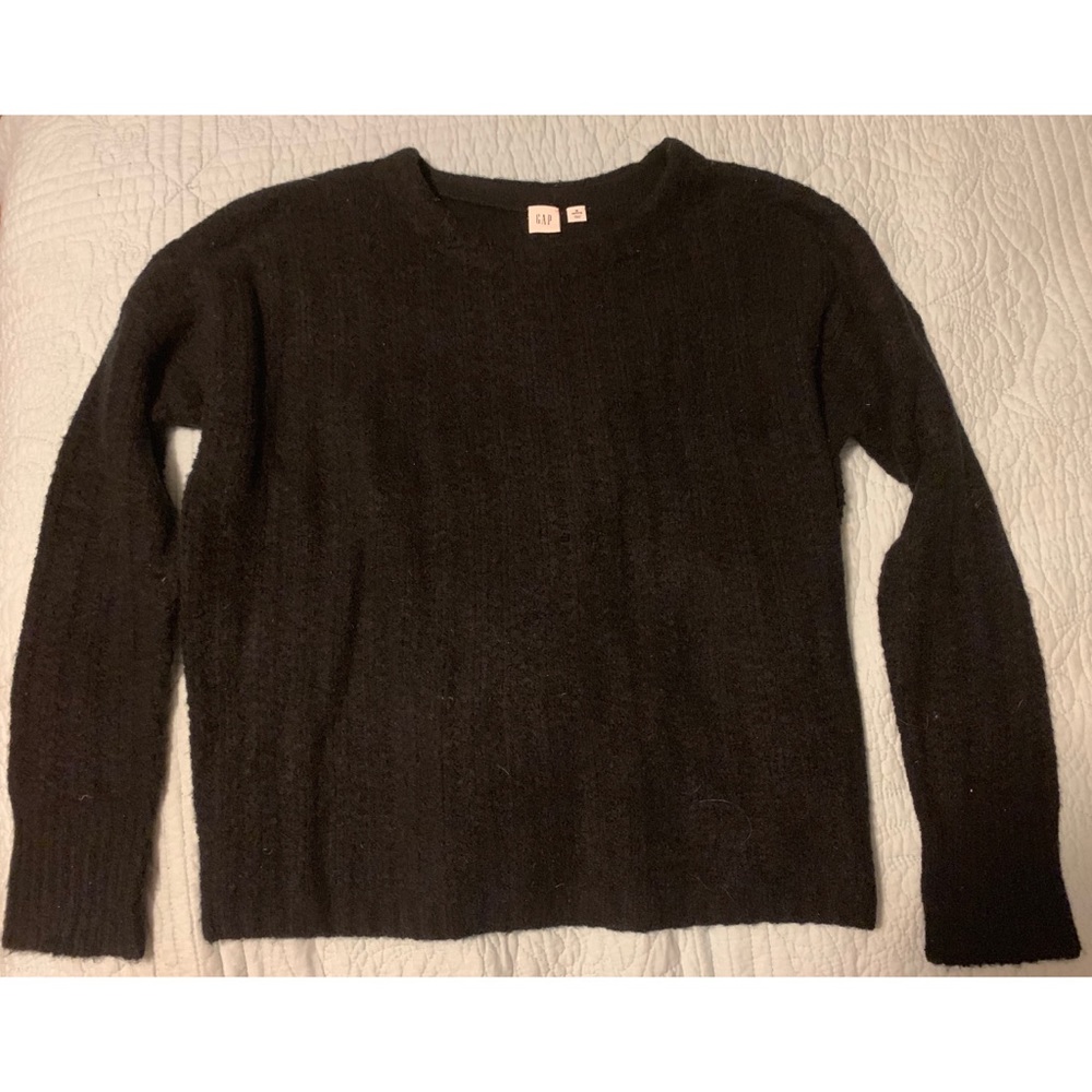 Black crew neck Gap sweater